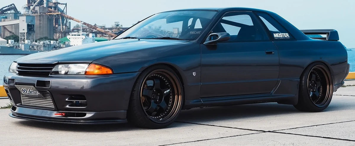 GReddy Performance Parts Garage Active Aero (R32) - Front Lower Lip Spoiler (Splitter) - 44881411 - Half Carbon and FRP Front Lower Lip Spoiler (BNR32)