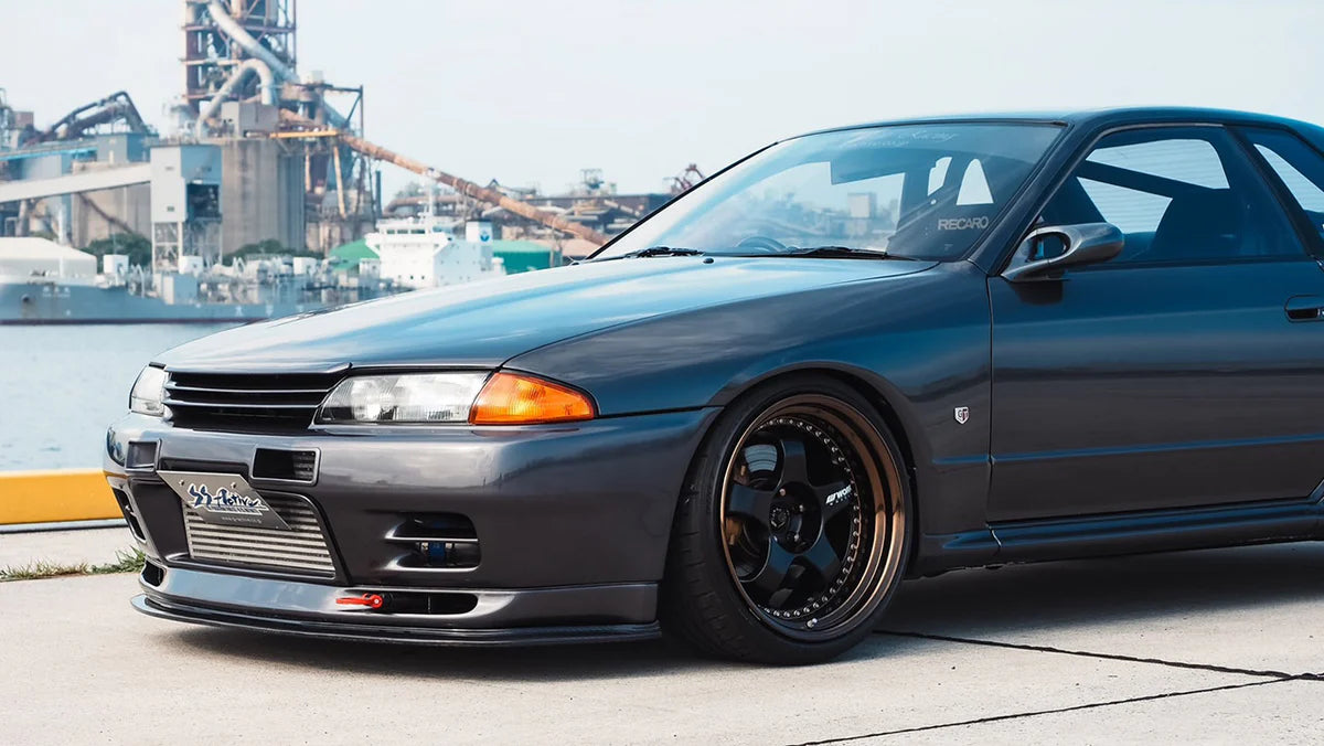 GReddy Performance Parts Garage Active Aero (R32) - Front Lower Lip Spoiler (Splitter) - 44881411 - Half Carbon and FRP Front Lower Lip Spoiler (BNR32)